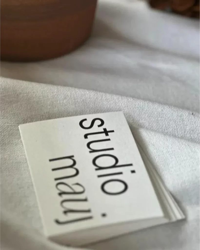 Logotype et identité visuelle Studio Mauj - atelier de céramique et modelage / tournage